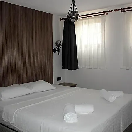 Tinos & Bag Evi Hotel 3*