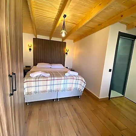 Hotel Tinos & Bag Evi 3*