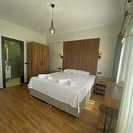 Hotel Tinos & Bag Evi 12 Yas Uestue