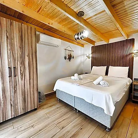 Hotel Tinos & Bag Evi 12 Yas Uestue 3*