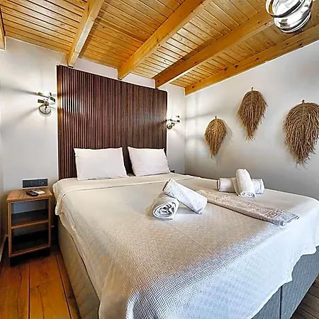 Hotel Tinos & Bag Evi 12 Yas Uestue