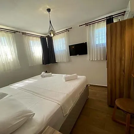 Tinos & Bag Evi 12 Yas Uestue 3* Bozcaada